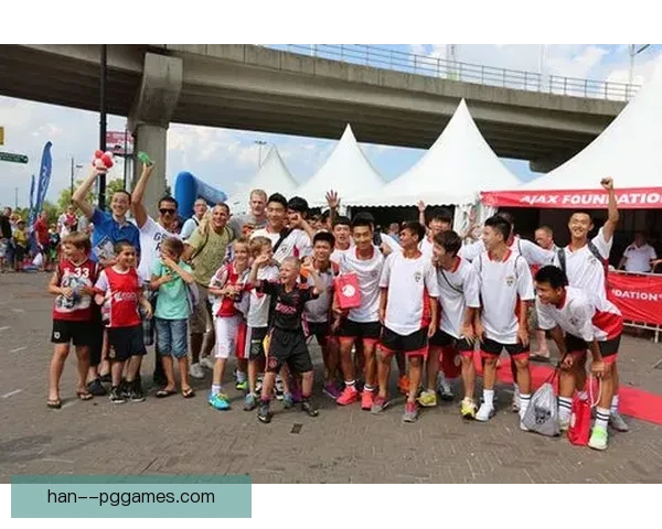 德斯特加盟巴塞罗那正式揭幕 阿贾克斯青训新星踏上西甲征程